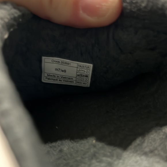 Croc’s classic fuzz lined clog white WORN ONCE women’s 9 men’s 7 grey fuzzy croc - Picture 4 of 8